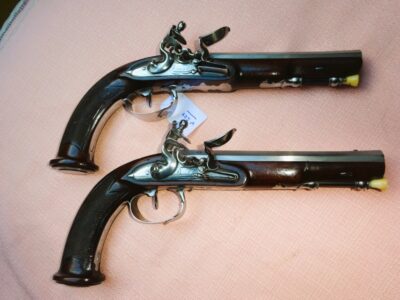 AP645 - Paire de pistolets d'officier