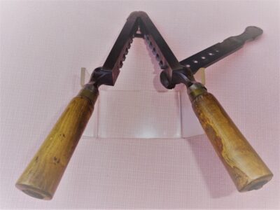 AM330 - Moule à balles ancien