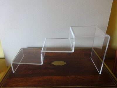 AD105 - Présentoirs plastique