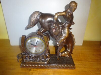 AM388 - Pendule western